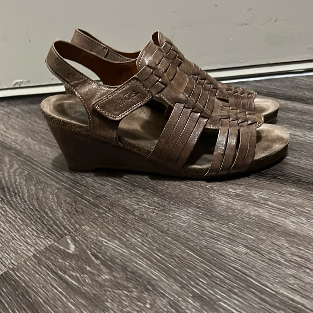 Taos sandals with heel Sz. 8.5
